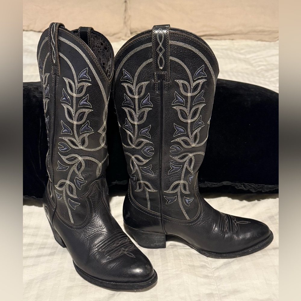 Ariat ** Heritage Western R-Toe ** Embroidered Blue Flower Black Boots sz 6 EUC